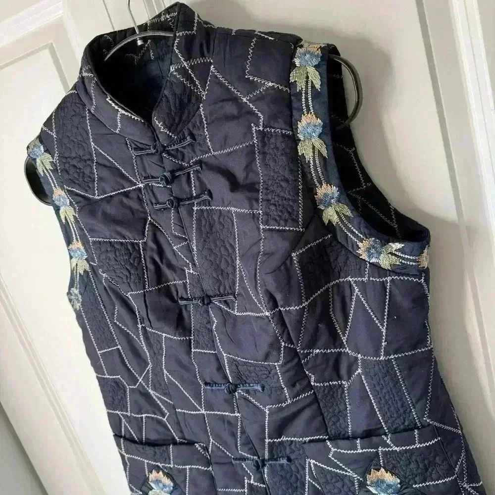 Vintage Asian  quilted embroidered vest - Picture 5 of 10